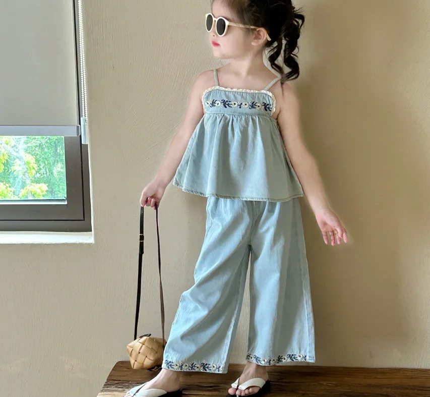 

New Baby Girls Summer Fashion Jean Sets, Vest + Pants Princess Sweet Suits 2-7 T