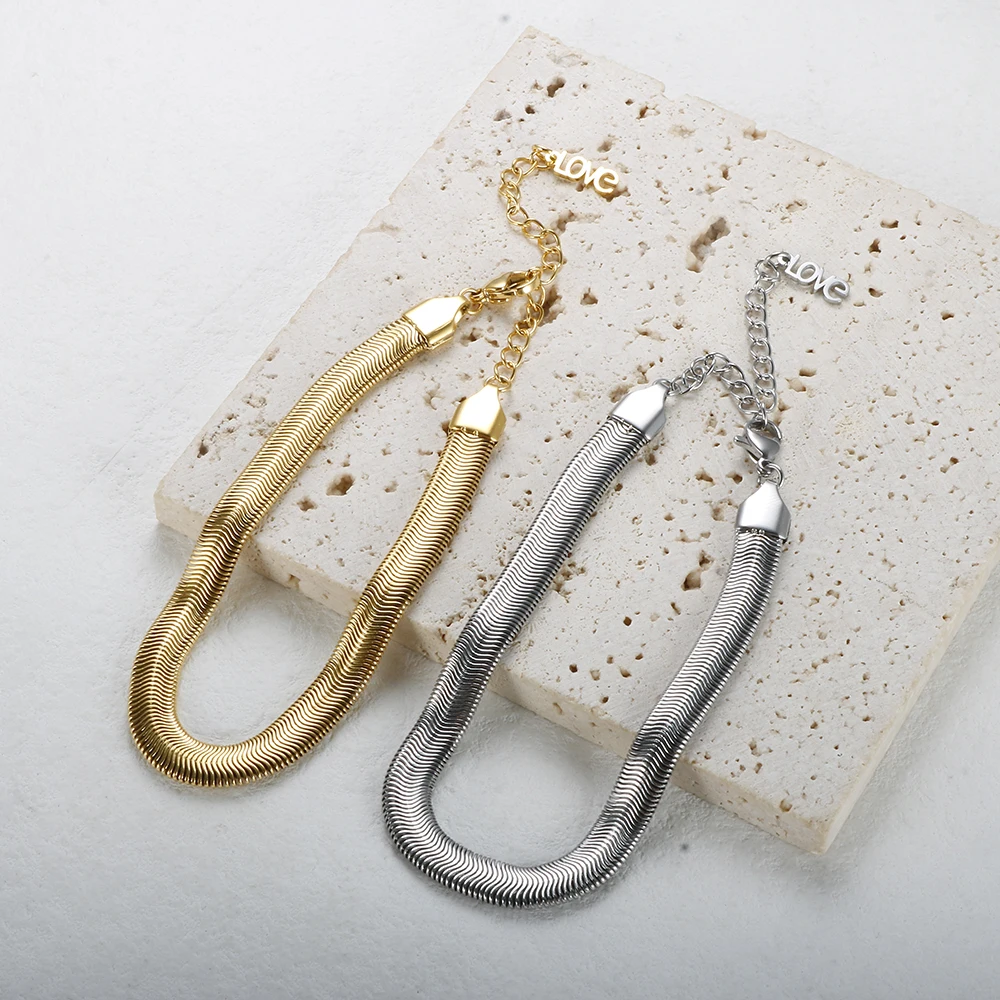 Edelstahl-Halskette, minimalistische metallische Textur, Schlangenkette, 18 Karat vergoldet, flach, dick, Halsketten, Armband für Unisex-Schmuckset – Detail 18
