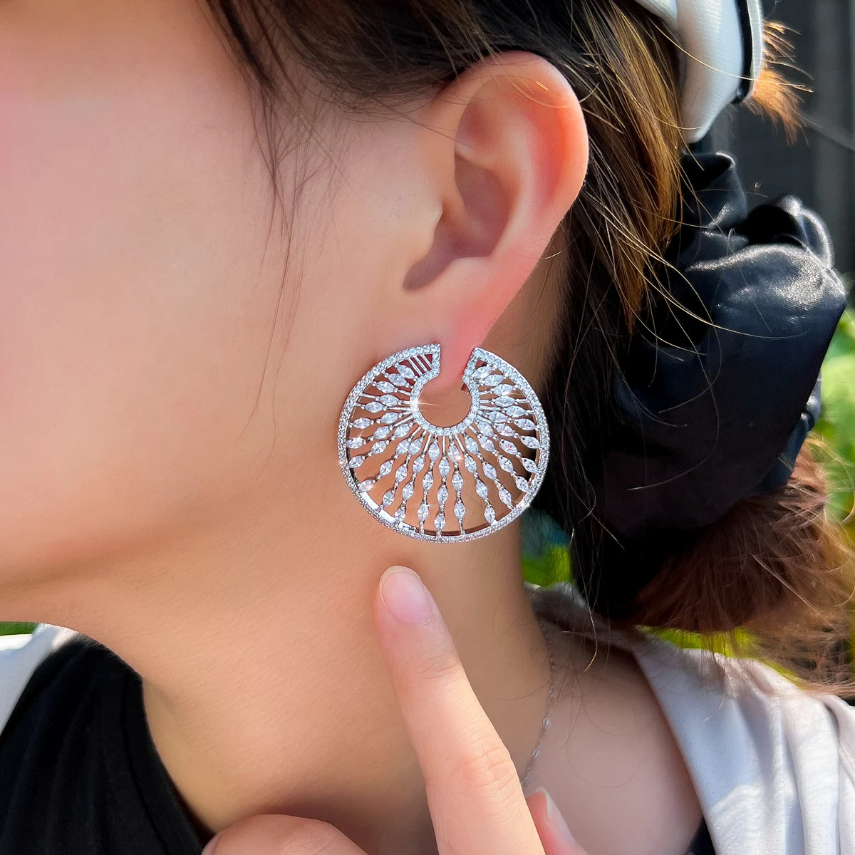 CWWZircons Luxury White Cubic Zircon Large Circle Round Drop Earrings for Women Trendy Wedding Engagement Party Jewellery E0581