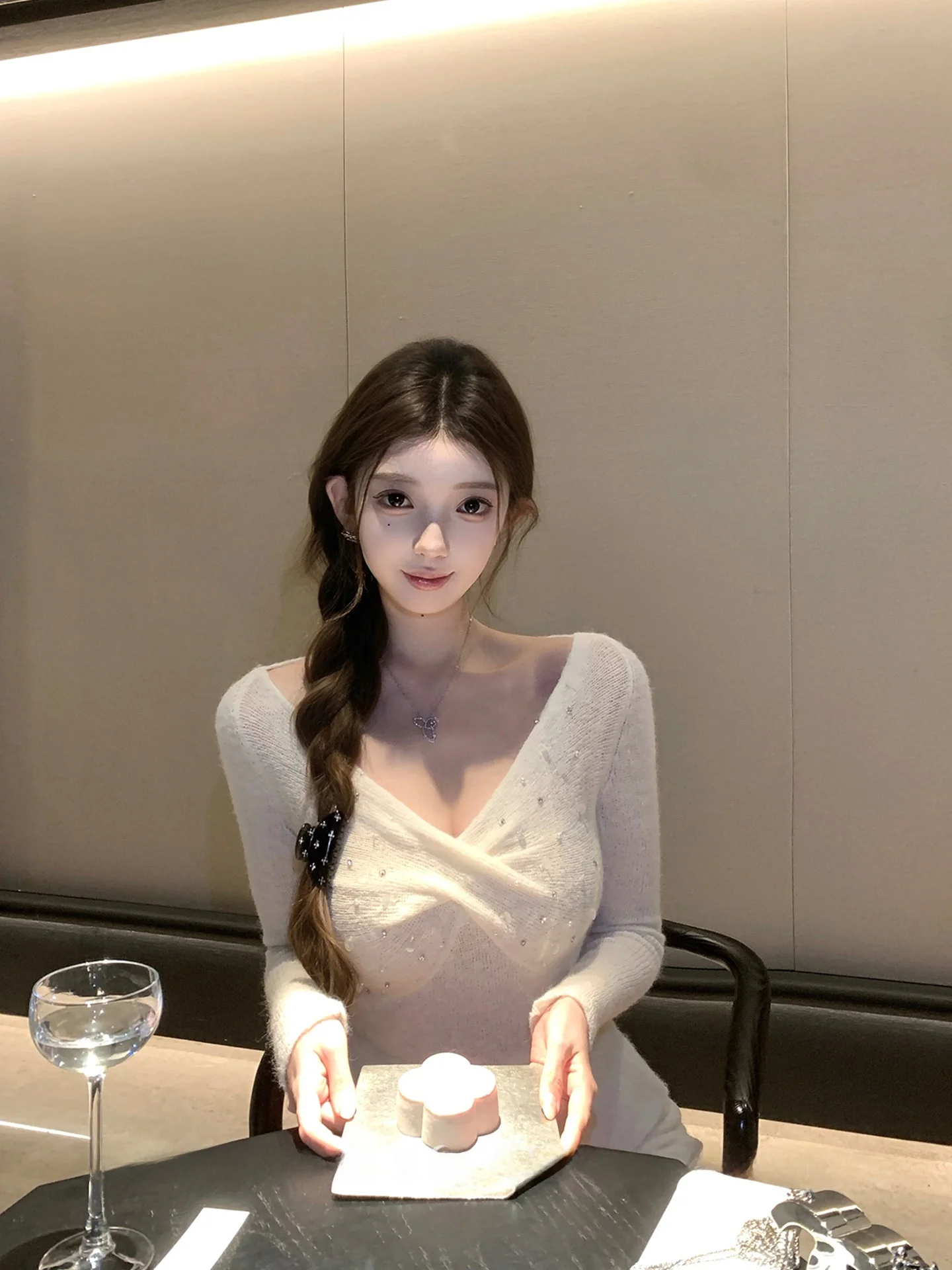 

iny Sequin V-Ne Long Sve Knitted Sweater Women's Autumn Winter Inner Wear Outer Wear Slimming Base Top