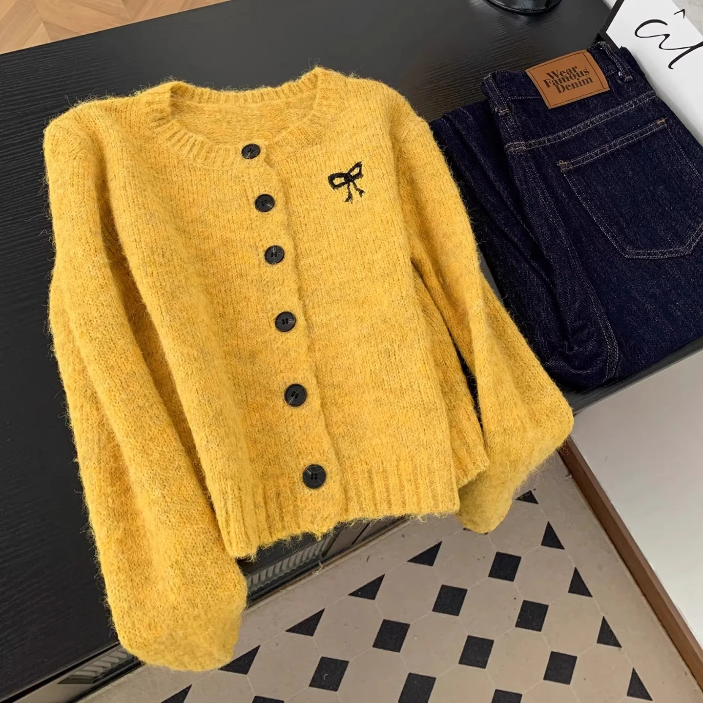 

Желтый вязаный свитер Long Sve с вышитым узлом, круглый женский осенний кардиган на одной пуговице, антивозрастной...