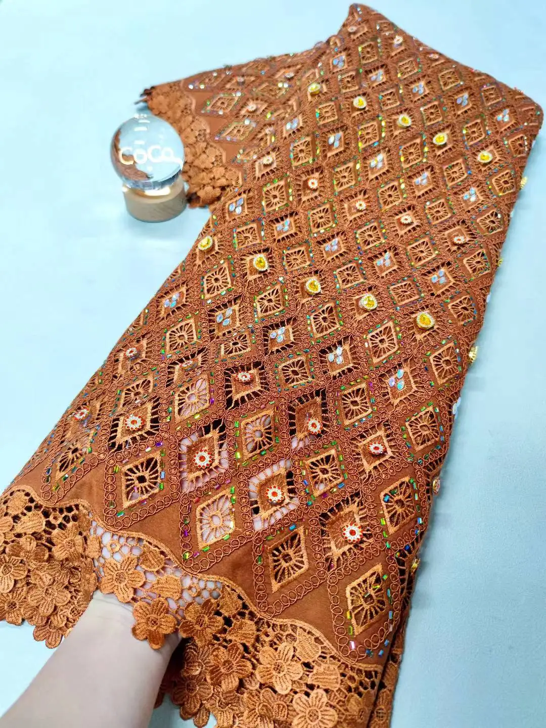 

2025 Высококачественная африканская нигерийская хлопковая кружевная ткань с блестками и вышивкой, тюль для свадебного платья, шифон XL090, 5 ярдов