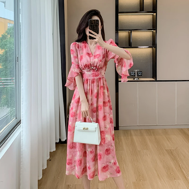 

2024 Summer New Pink Chiffon Print Dress Women High Quality Luxury Flower Drill Button V-Neck Flared Sleeve Ruffle Long Dress