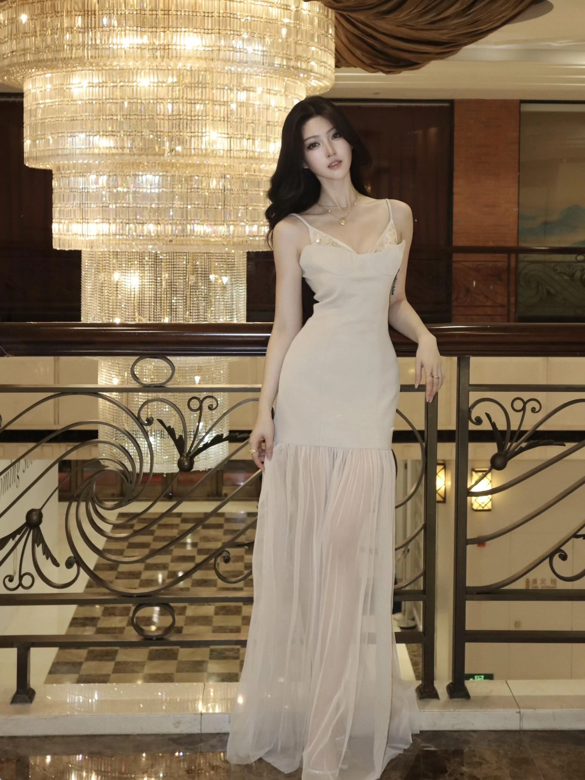 

Romantic Sequin Ear Strapl Dr Semi-Transparent Tulle Beachy Evening Gown Sexy Bal Long Polyester Wedding Guest...