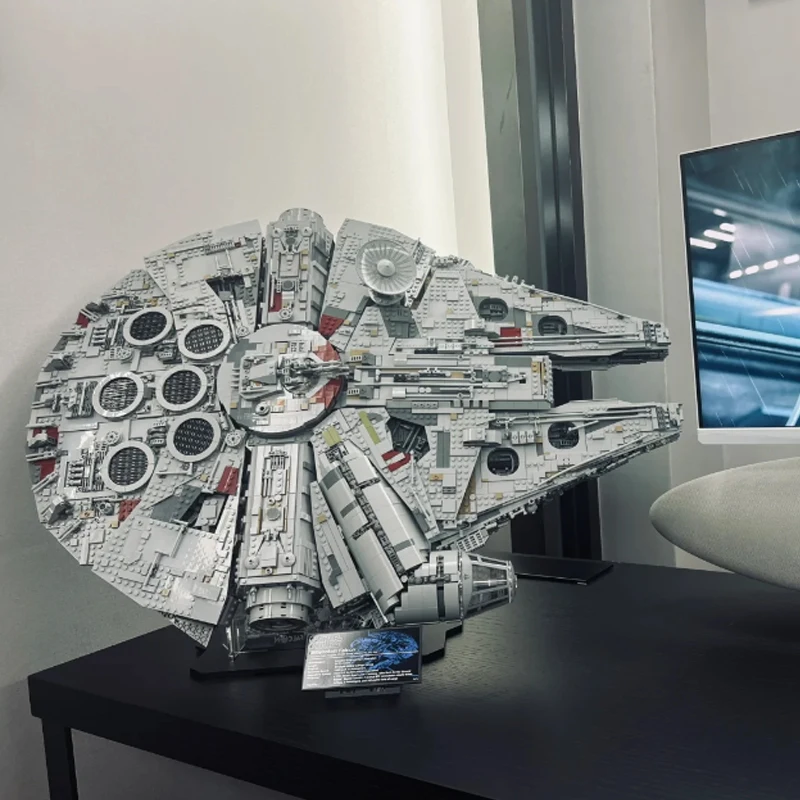Stock The Large Millennium Ship Falcon Building Blocks Bricks Compatible 75192 05132 Toys for Kids