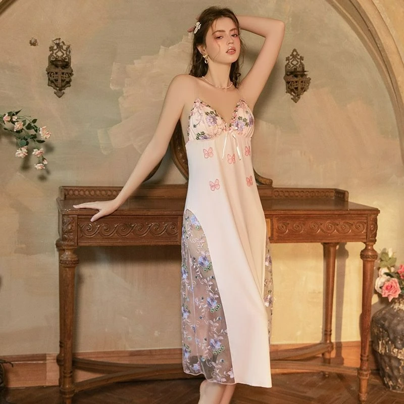 

Новинка лета 2026: Модная домашняя одежда из ледяного шелка с V-образным вырезом, открытой спиной, сексуальной сеткой, прозрачной вышивкой бабочек и встроенными чашечками для женщин