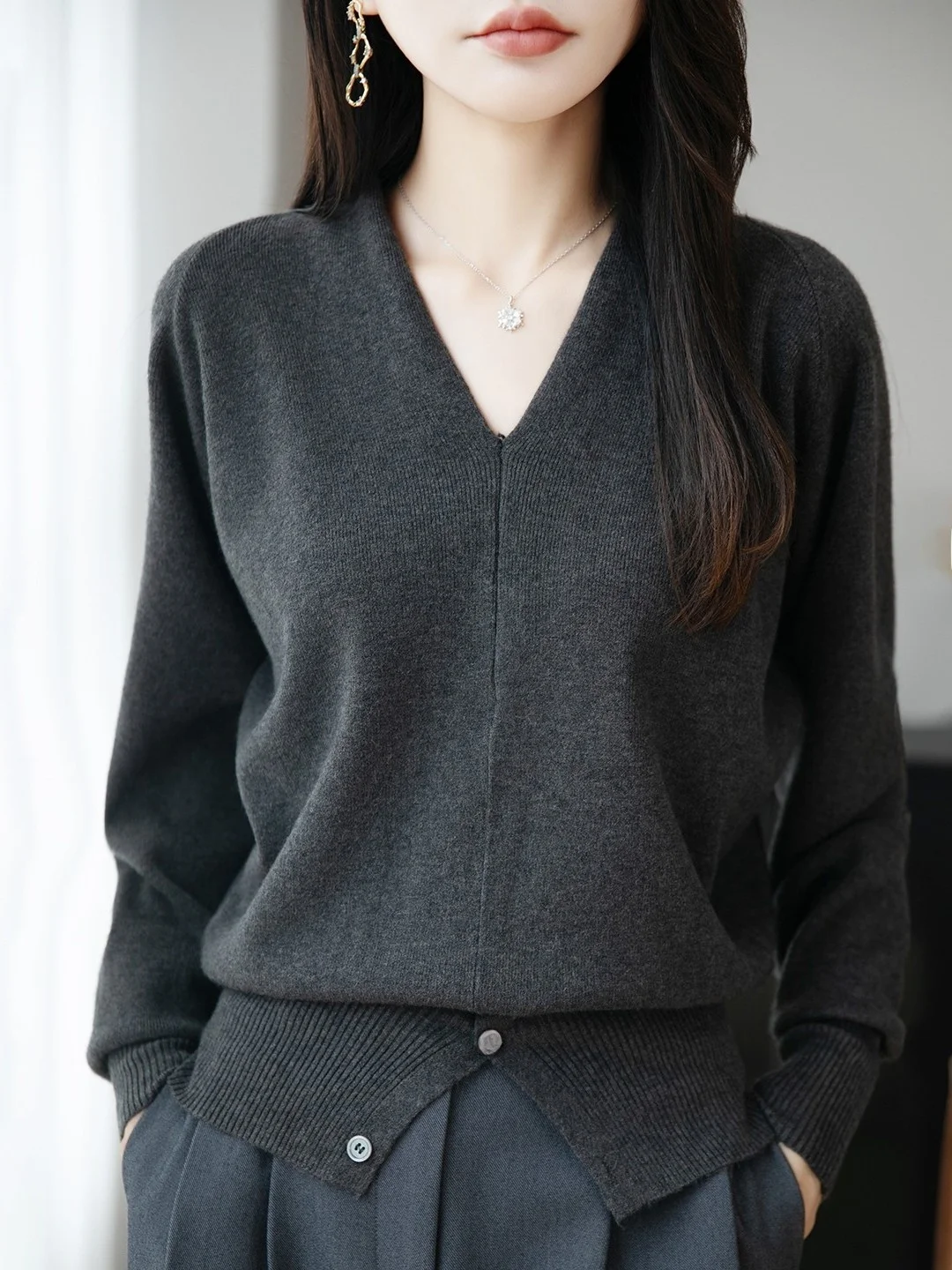 

Oulee Women's V-Neck Knitwear Loose Fit Base Layer Shirt Inner Wear Sweater Soft French Style Long Sleeve Autumn Winter Slimming