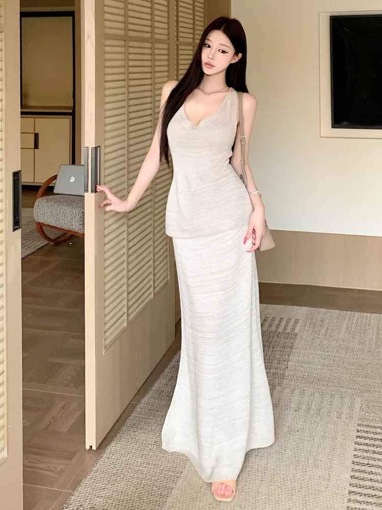 

Sexy Elegant Low Cut Crop Top And High Waist Skirt Set Loose Feel Strap Vest Fashionable Two Piece Women's Winter Outfit