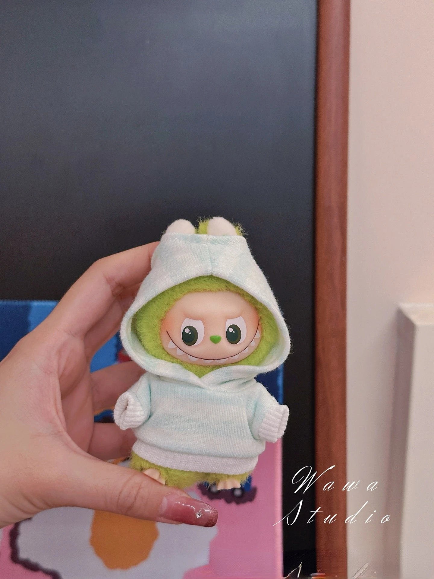 Nova roupa de boneca para 4a geração Mini LABUBU 4.0 Pin For Love Series com capuz listrado de 10 cm com asas de anjo – opções multicoloridas