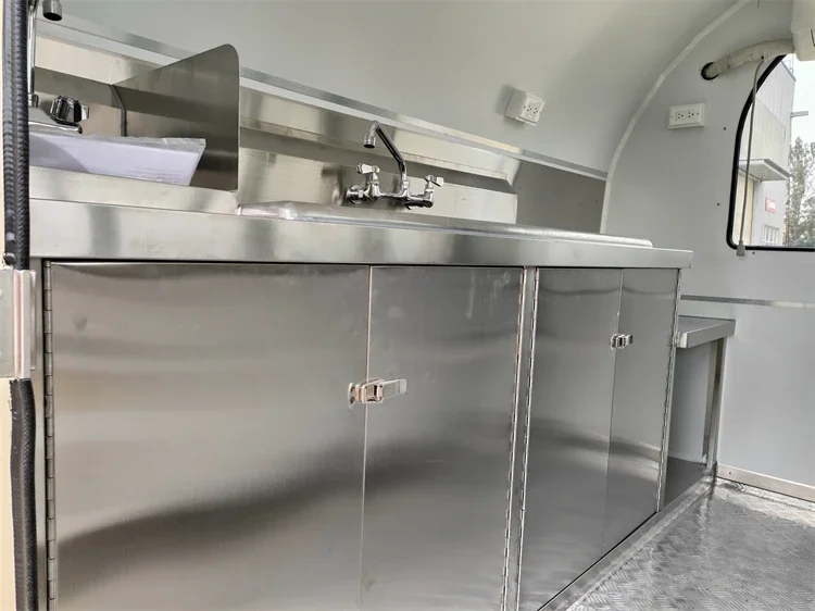 عربة طعام تجارية مخصصة لبيع الوجبات الخفيفة مع شواية ومقلاة للبيع