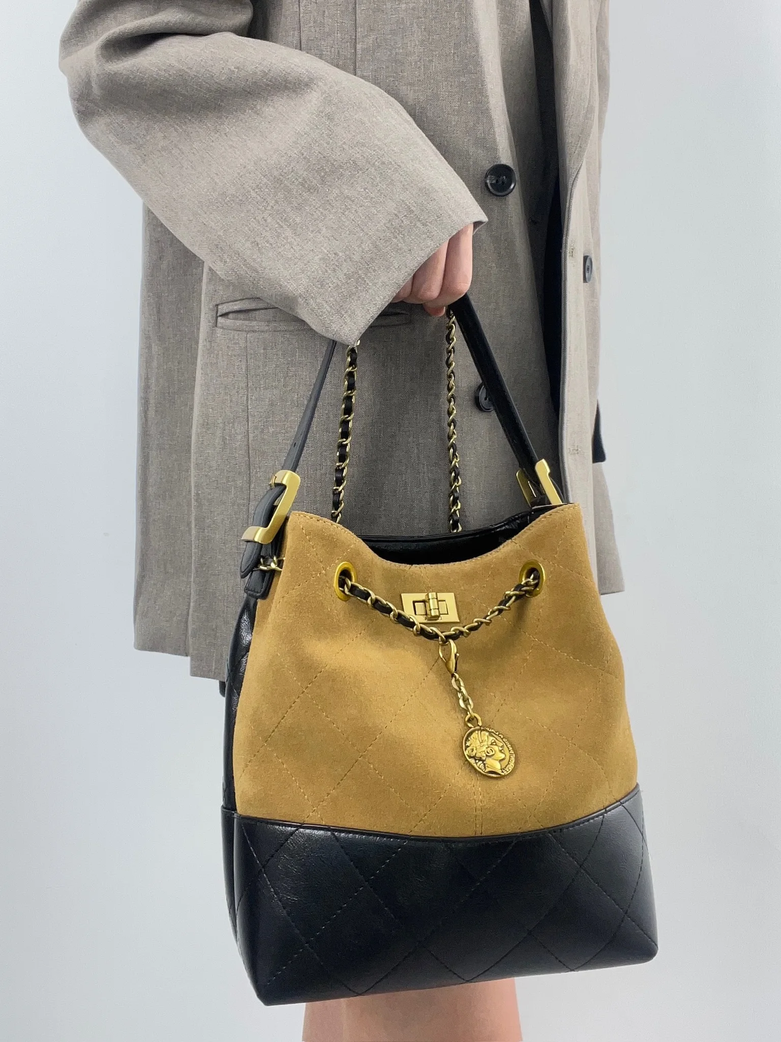 

Large-Capacity Fashionable Ladies' Handbag Made Of Genuine Leather Single-Shoulder Bag Ladies' Handbag Suitable For Women To Use