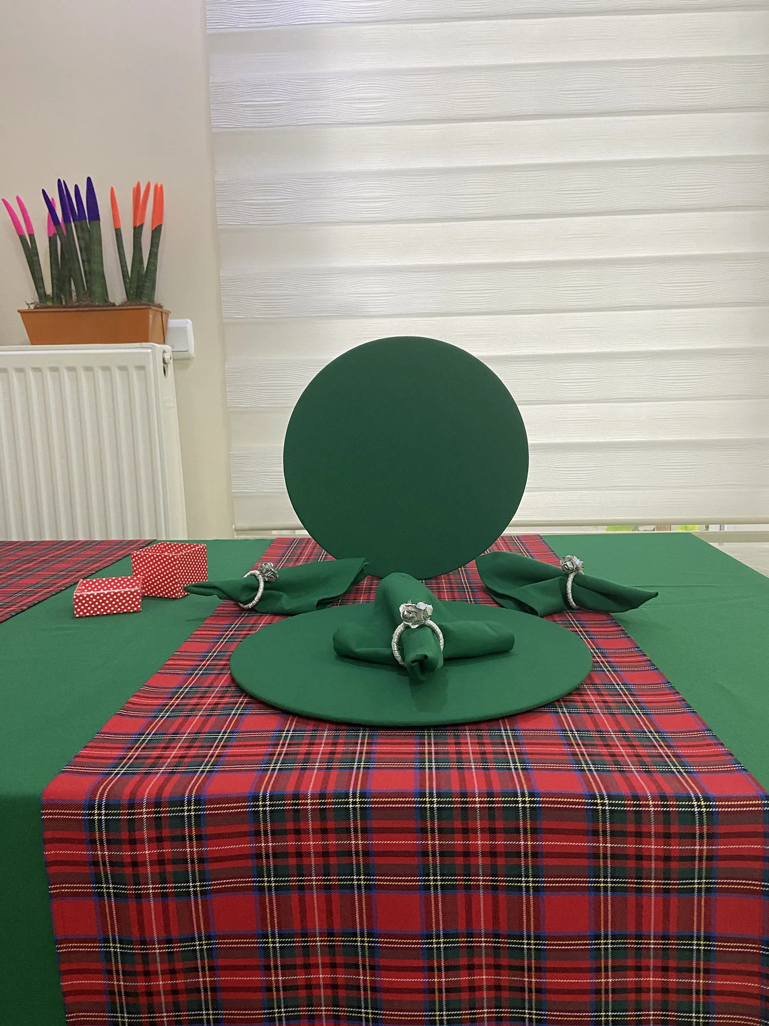 Dark Green Rectangle Tablecloths Red Plaid Runners 4pcs Suplas And Napkins Gray Flower Ring Waterproof Dustproof Stain Resistant