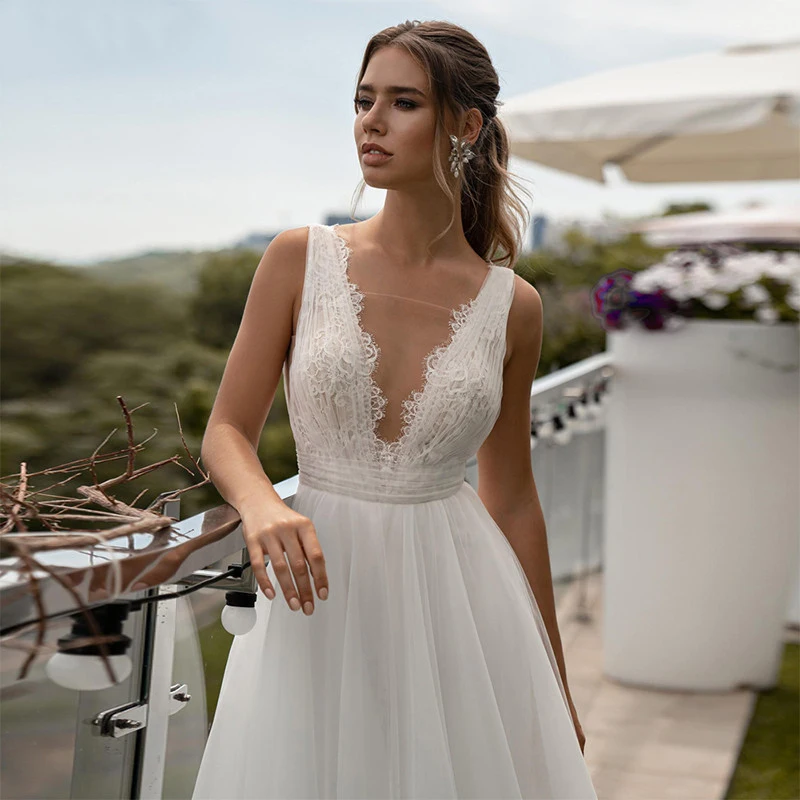 Uma linha de renda profundo v-neck vestido de casamento boêmio praia sem costas feito sob encomenda plissado ao ar livre ruched tule vestido de noiva mais tamanho