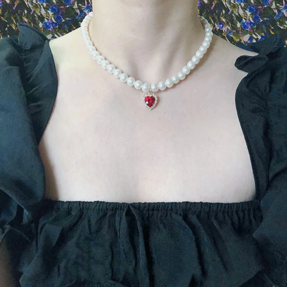 

DCKAZZ Shiny Ldr Red Heart Crystal Pendant Women Grace Pearl Necklaces for Bride Wedding Noble Temperament Jewelry Gift