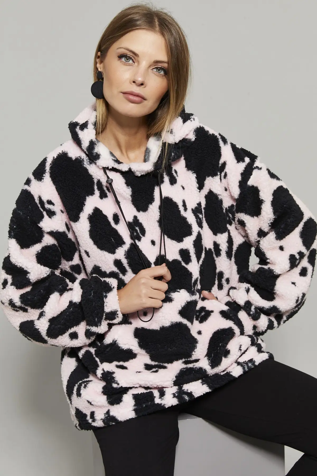 

Women's Black-Powder Leopard Patterned Plush Sweatshirt