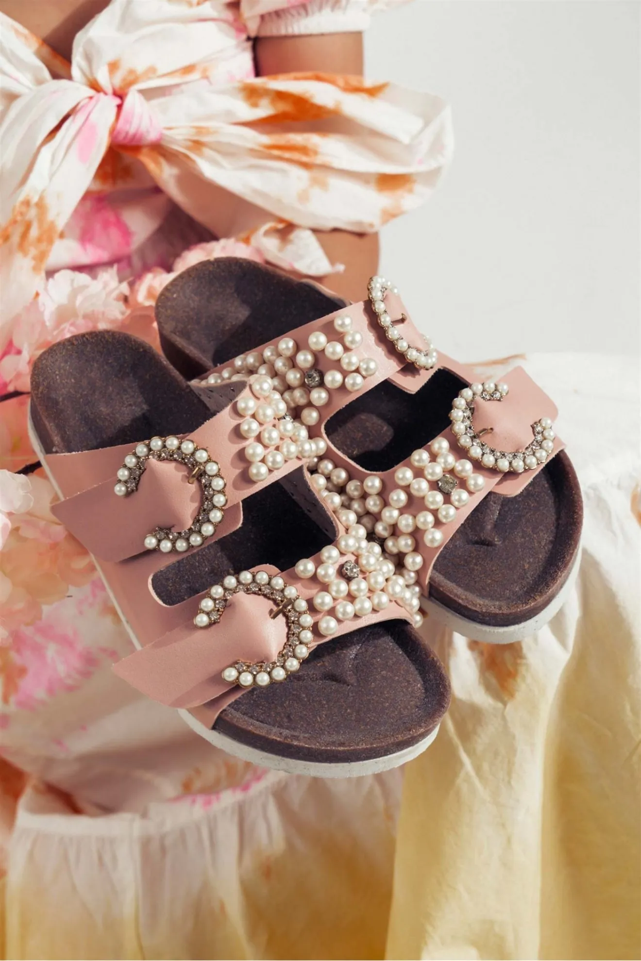 Pearl Detailed Buckled Slippers Women slippers New summer 2021 Flat bottom Sequins Sandals Thick bottom schoolgirl fashion shoes