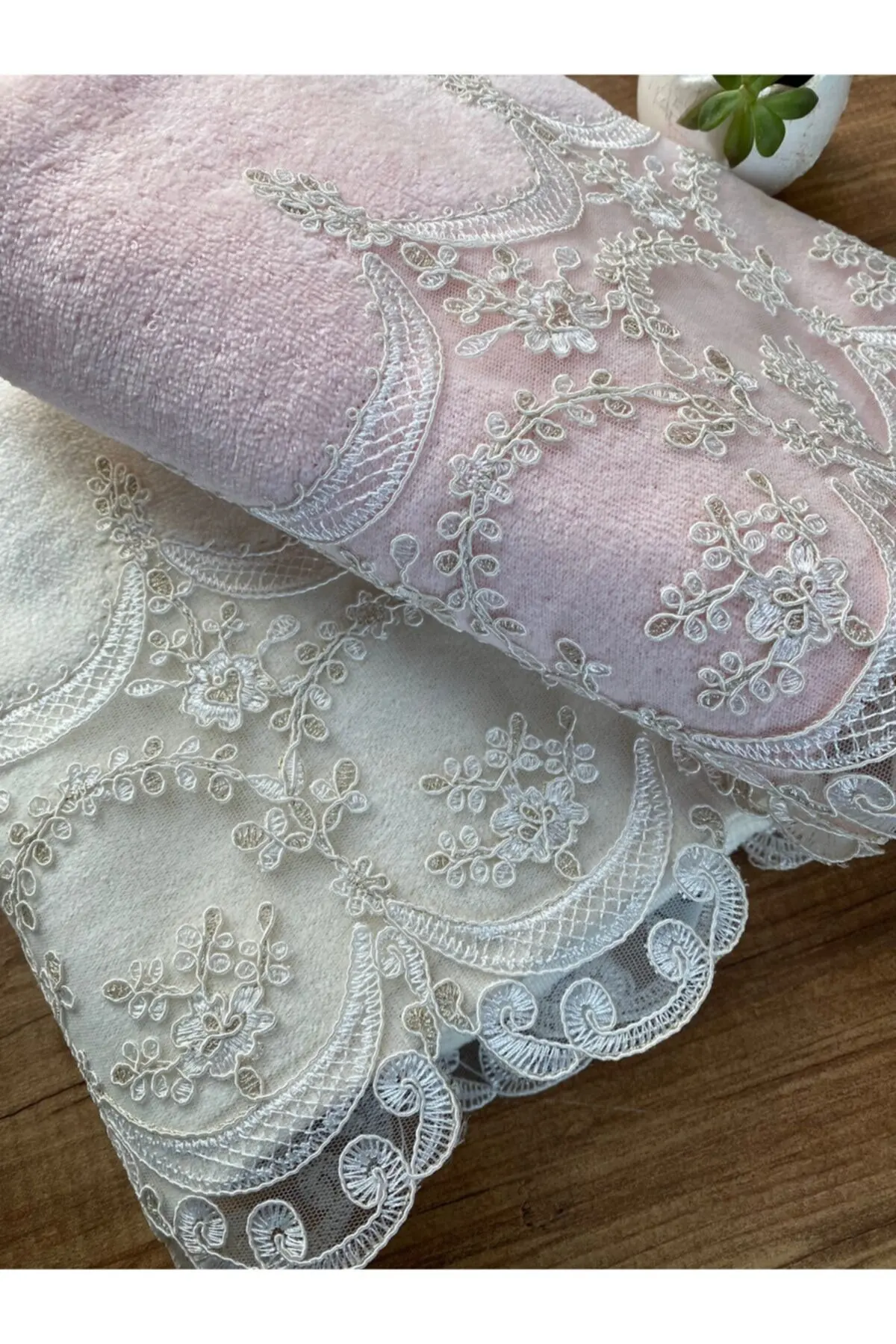 Elegant French Lace Guipure Soft Quality Hand Face Towels Embroidered Towel High Water Absorbent Facecloth Towels Bathroom Bath