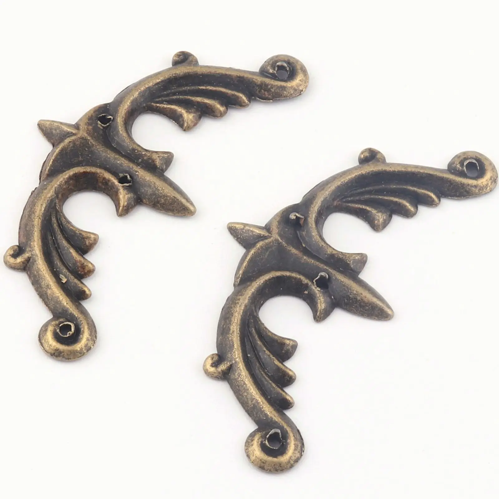 

32mm Bronze Metal Protection Charm Vintage Box Corner Decorative Wood Desk Bracket Book Corner Clip 12Pcs