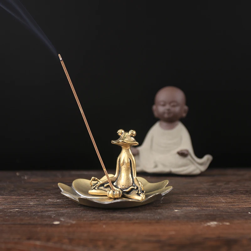 Brass Meditation Frog Statue Figurine Brass Incense Burner Meditating Frog Stick Incense Holder with Ash Catcher Tray 2