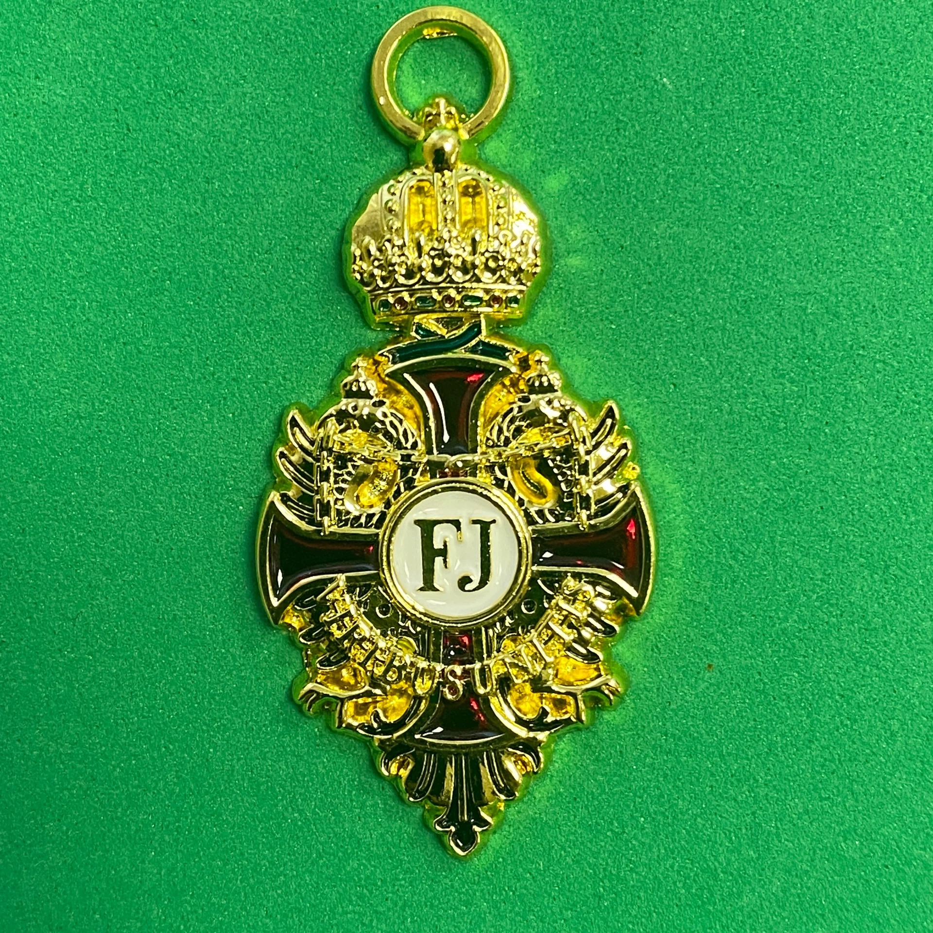 Il segno dell'Ordine di Franz Giuseppe Austro-Ungherese: Recensione e Valutazione del Badge di Costumi