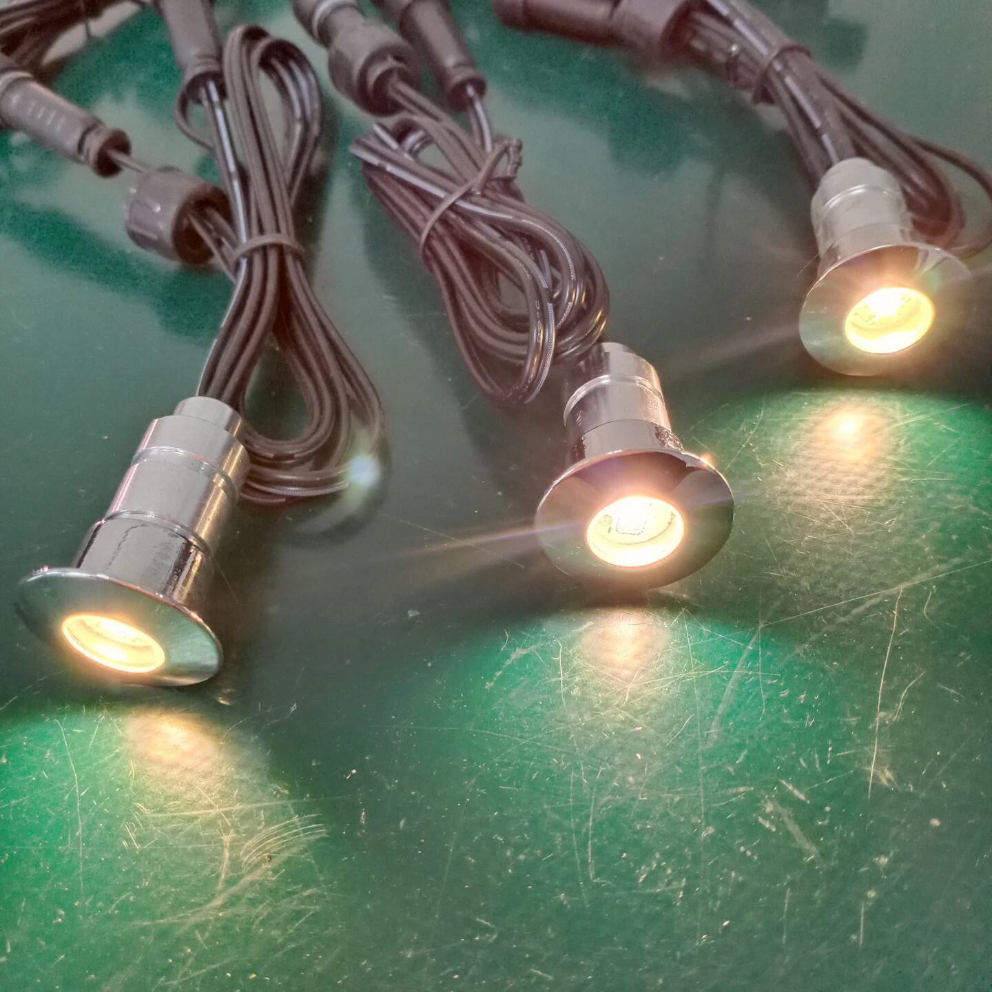 6-pakowe lampy LED na taras QACA o niskim napięciu lampa LED podłogowa wodoodporne DC12V IP67 do ogrodu Patio ścieżki lampa schodowa ze stopów cynku