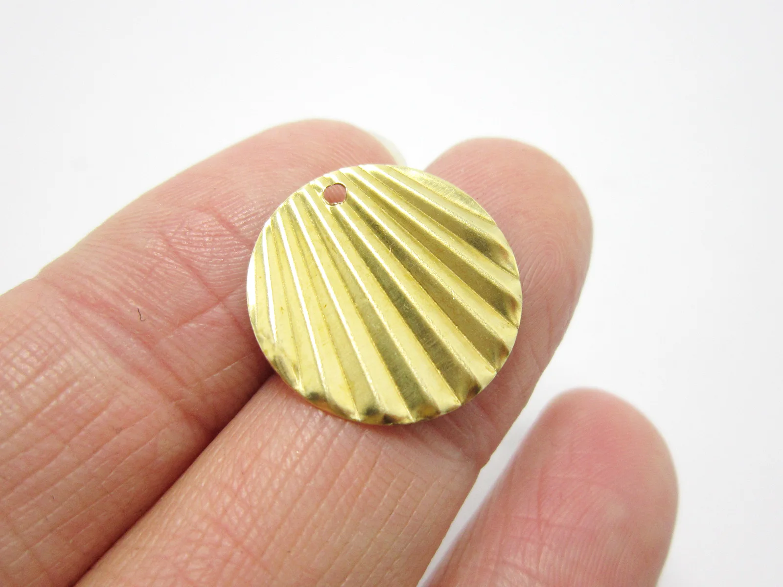 

20pcs Brass Wavy Round Charm, Earring Pendant, Bracelet Charms, 18mm, Raw Brass Findings, Jewelry Making Supplies R1145