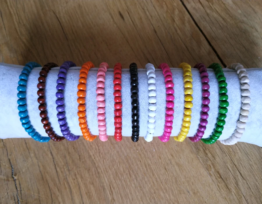 10 pcs / wooden bead bracelet mixed shipping in different colors