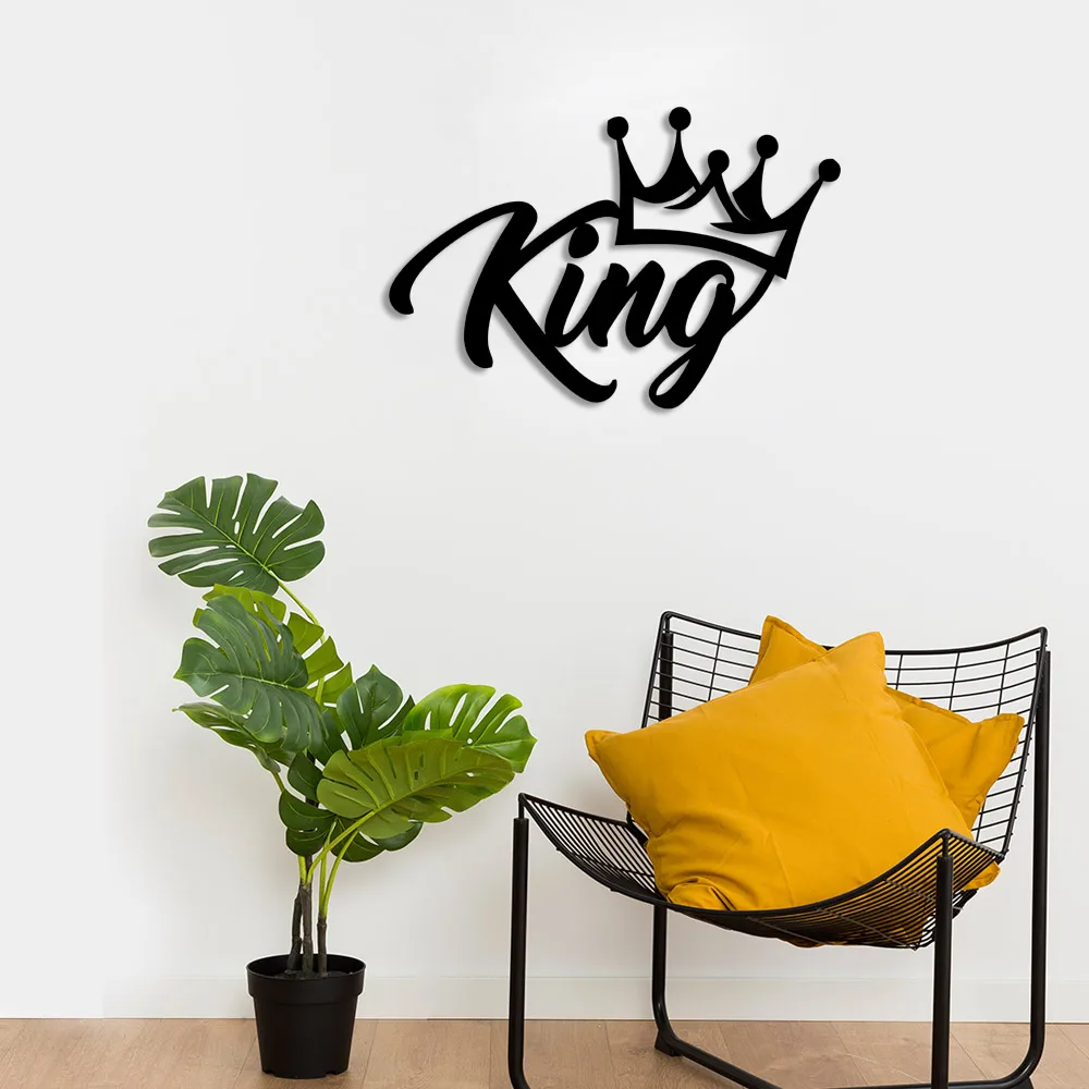 Slanted King Text and Crown Wall Room Home Accessory Wooden Table 50x33cm