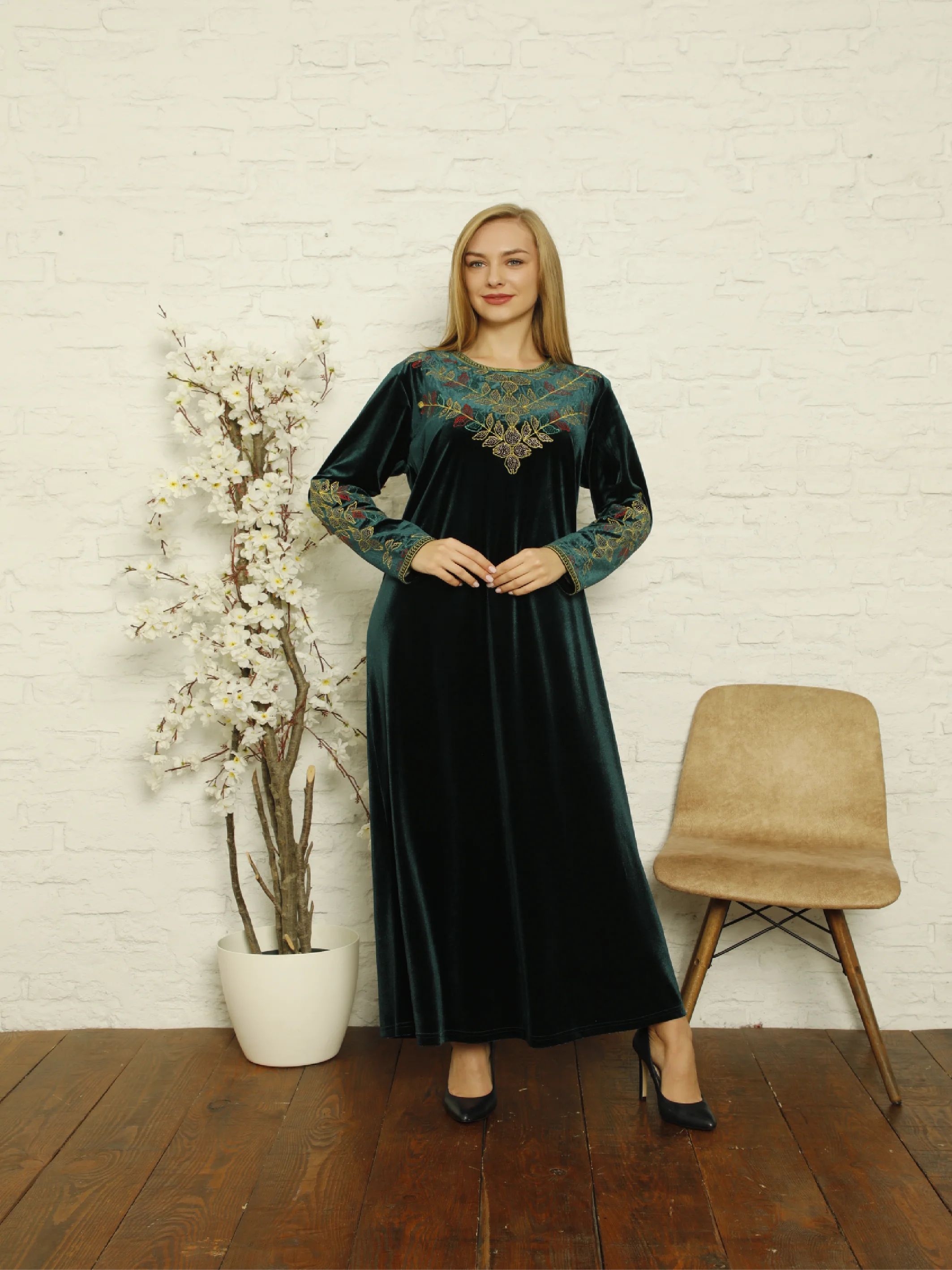 Laila 2022 New Season Autumn Winter Large Size Stone Embroidery Embroidered Maxi Velvet Eid Mubarak Kaftan Dubai Abaya Turkey Muslim Fashion Hijab