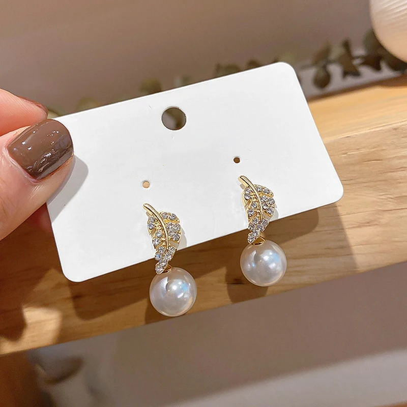 Neue klassische elegante Imitationsperlen-Ohrringe für Damen, Kristall-Langquasten-Ohrringe, exquisite Tropfenohrringe, Hochzeitsschmuck. – Detail 23