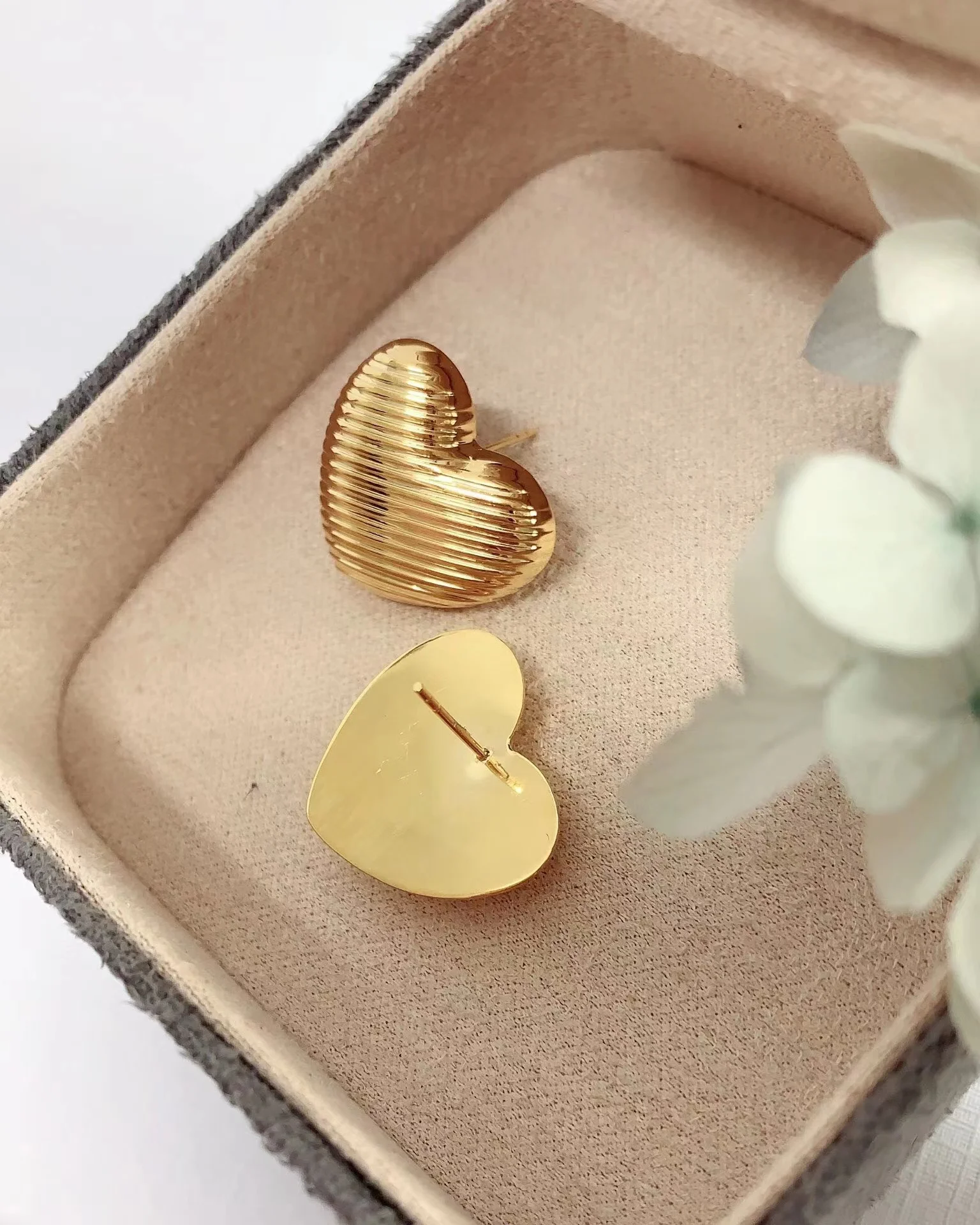 MADALENA SARARA Women Earrings 18K Gold Heart Diagonal Strip  Au750 Stud Earrings