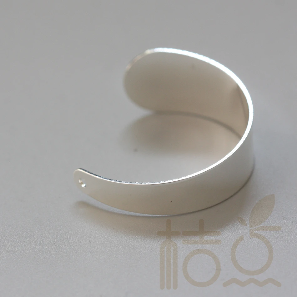 Fornecimento DIY - Componente de brinco de latão sólido banhado a premium - Curvo - 30x13mm (4006C)