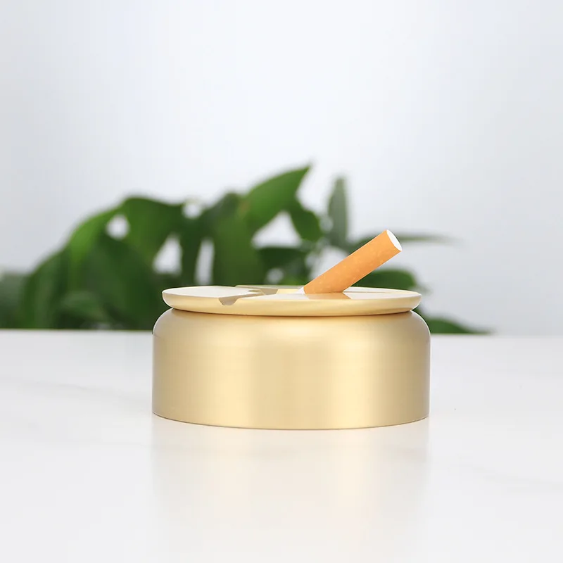 Vintage Brass Cigarette Ashtray with Lid Golden Metal Windproof Ash Tray Portable Outdoor Smoking Ashtray Holder