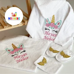 Set di asciugamani per accappatoio per bambini unicorno nome personalizzato abiti personalizzati ricamati in cotone 4 pezzi quel bagno con abbigliamento