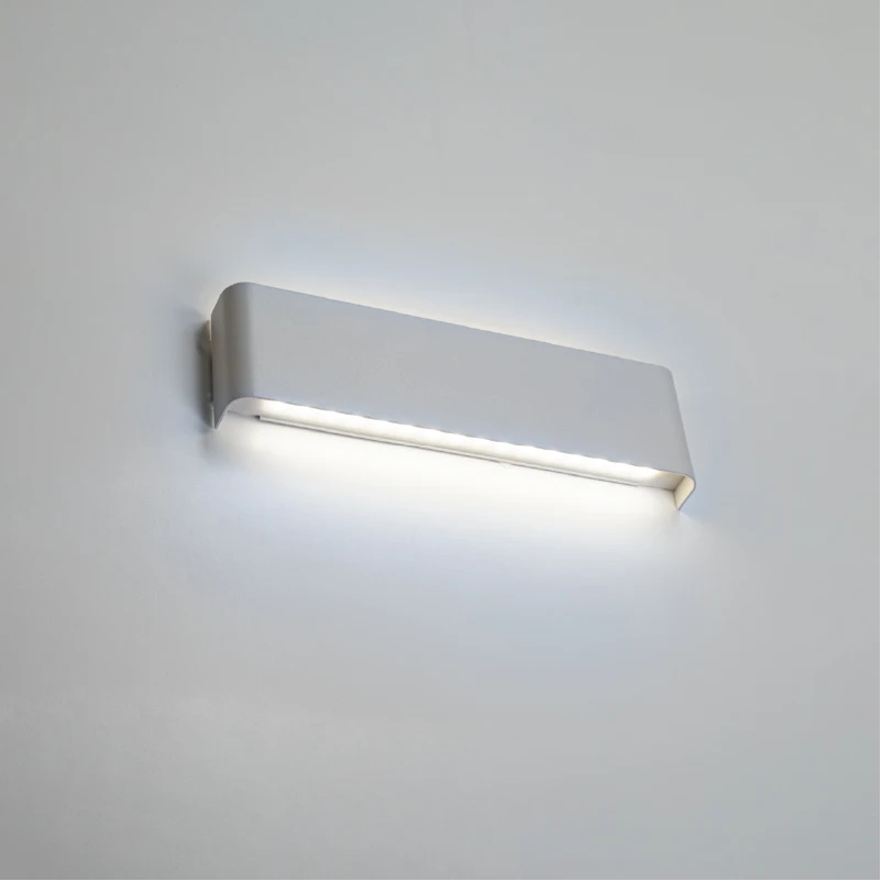 8W modern white long strip LED waterproof wall light, can be installed indoors and outdoors, cool light 6000K