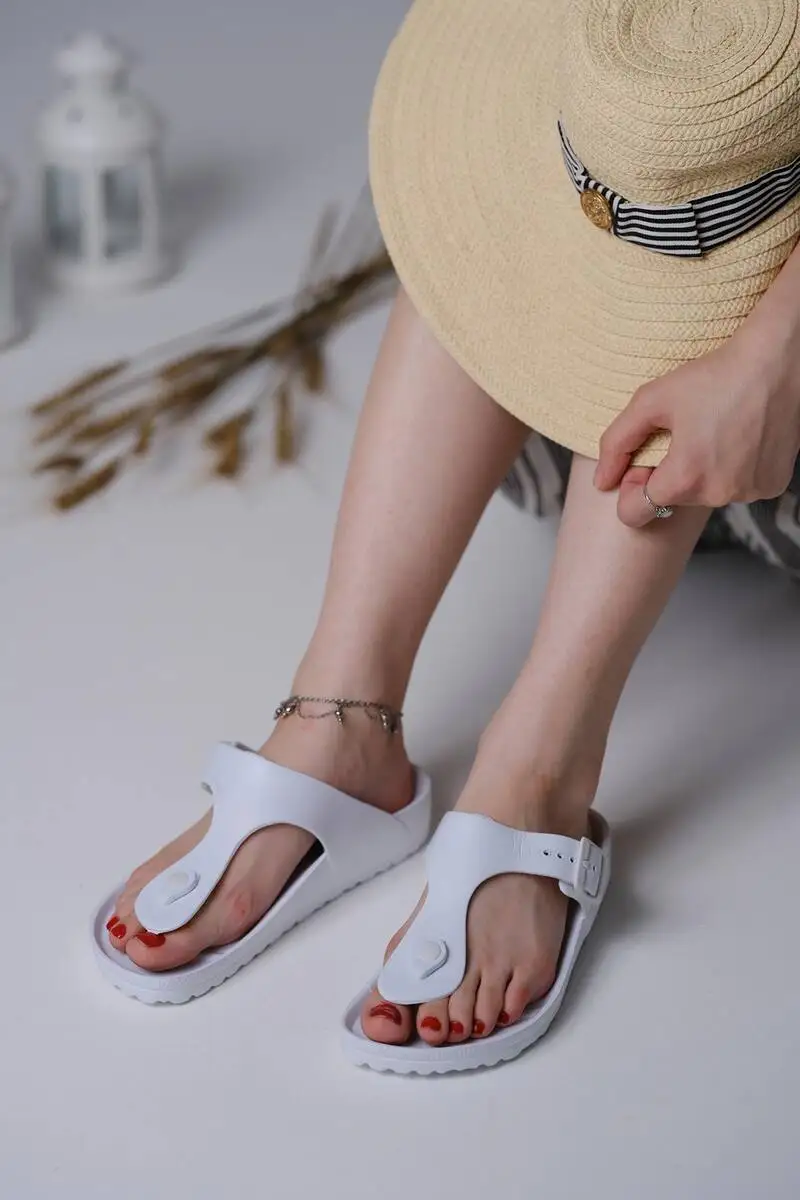 2021 summer Slippers Women Casual Stylish New Fashion Hot Soft Sole Thong Slippers Beach Sandals Leisure Sea Flip flops