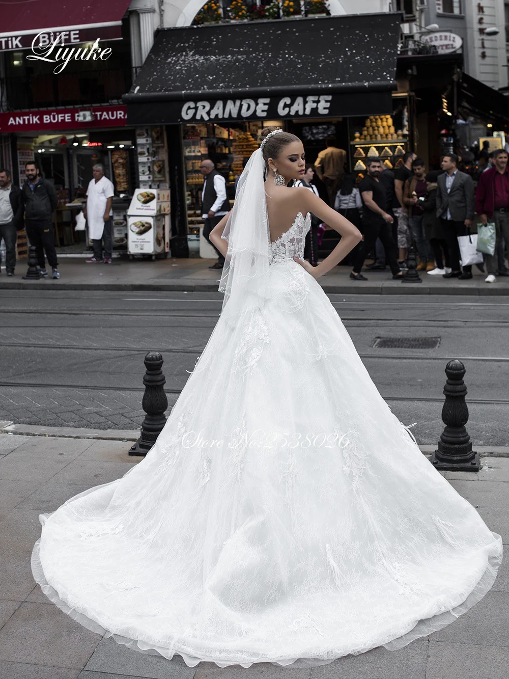 Liyuke Detachable Jacket Of A Line Wedding dreses Princess With Ostrich feather On Full Sleeve