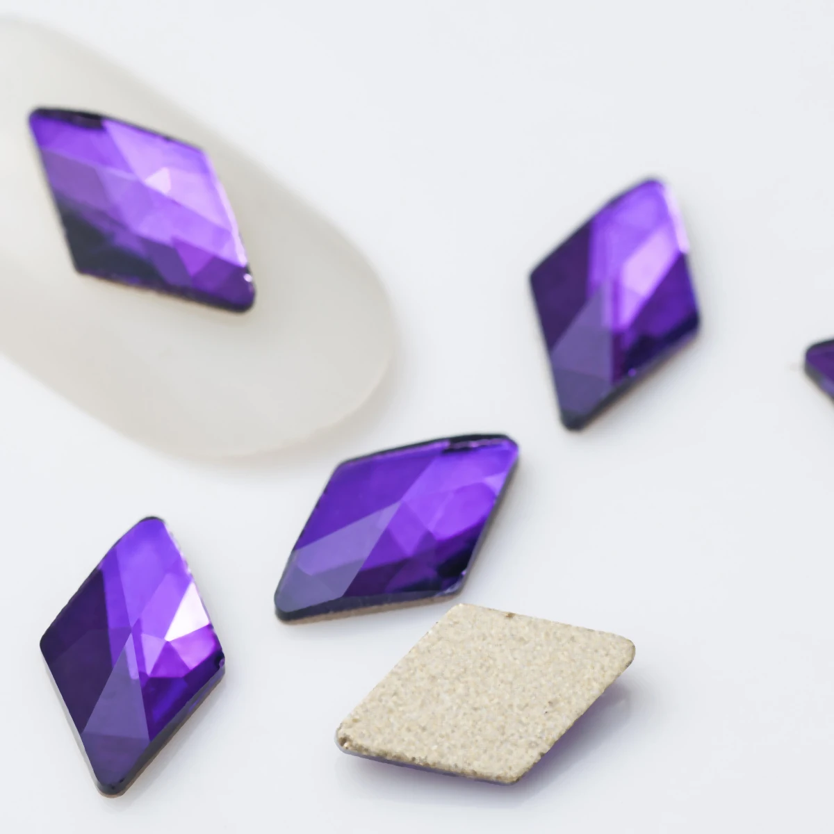 100 Stück Glas Flatback Nail Art DIY Maniküre Glitzer Strass Rhombus Kleber auf Kristallen 3D Nagelzubehör Dekoration – Detail 3