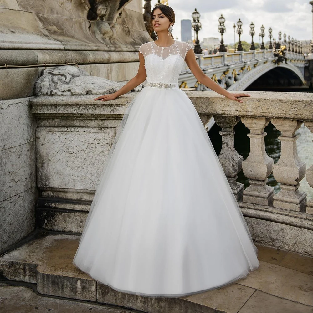 

A Line Cap Sleeve Wedding Dress for 2023 Brides Classic O Neck Bodice Tulle Bridal Gown with Bow and Beading Robe De Mariee