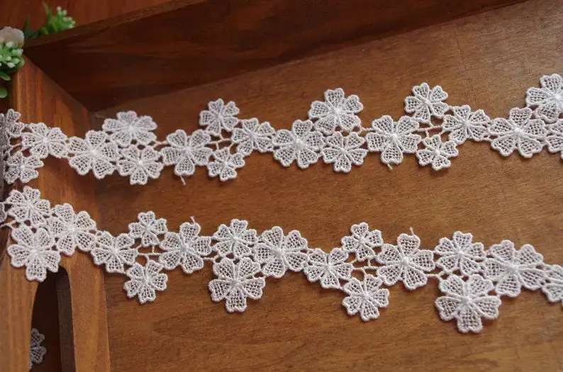 10 yards Off White Lace Trim With Delicate Flowers, Guipure Lace Trimming With Daisy DG117B