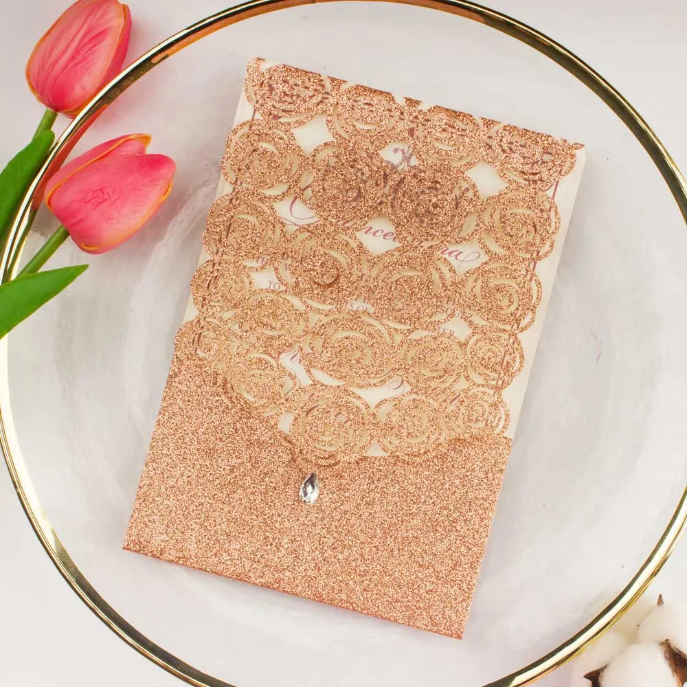 1Pcs Gratis Monster Hollow Rose Card Laser Cut Bruiloft Uitnodiging Met Diamant Groothandel Groet Pocket Nodigen Party Cover