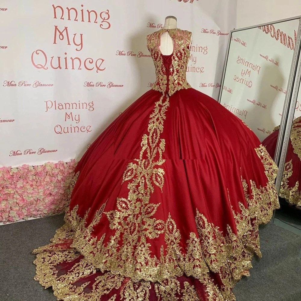 Vintage Gold ประดับ Burgundy Quinceanera Prom Ball Gown กระโปรง Puffy Graduation ค็อกเทลหวาน15 Charro XV