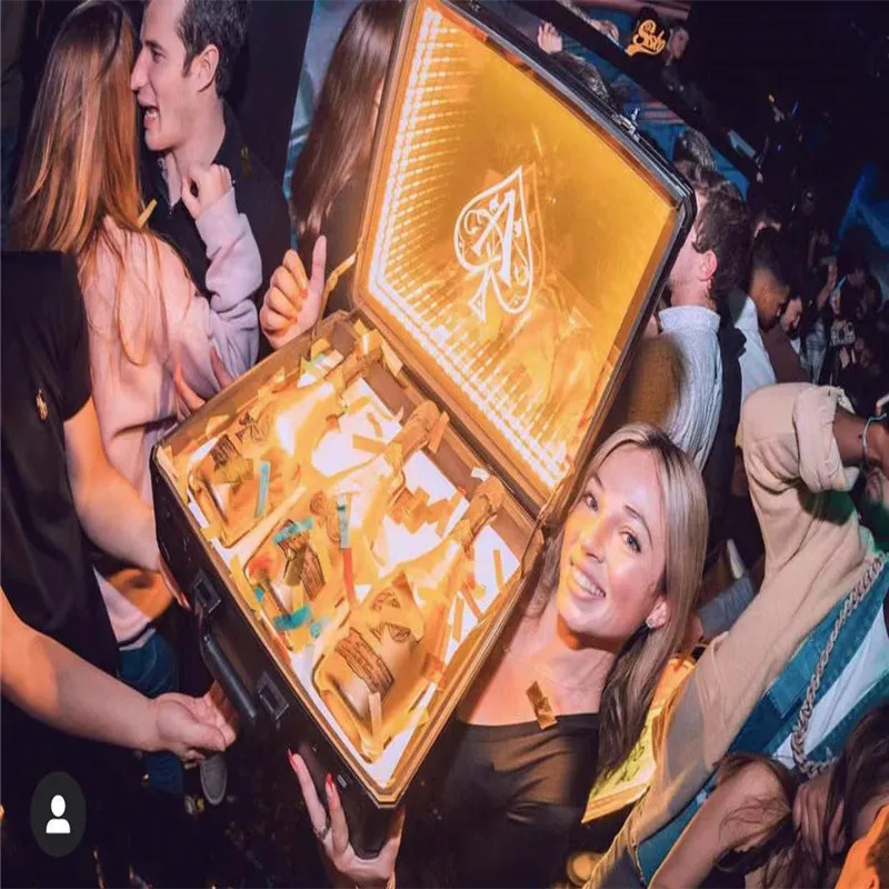 1 as prezentera butelek SPADE i 1 ACE OF SPADE CHAMPAGNE CASE