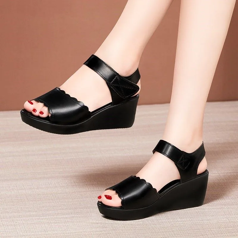 Summer Cool Women Platform Sandals Cheap and High Quality Ladies High Heels Sandals Summer New Waterproof Platform Sandals