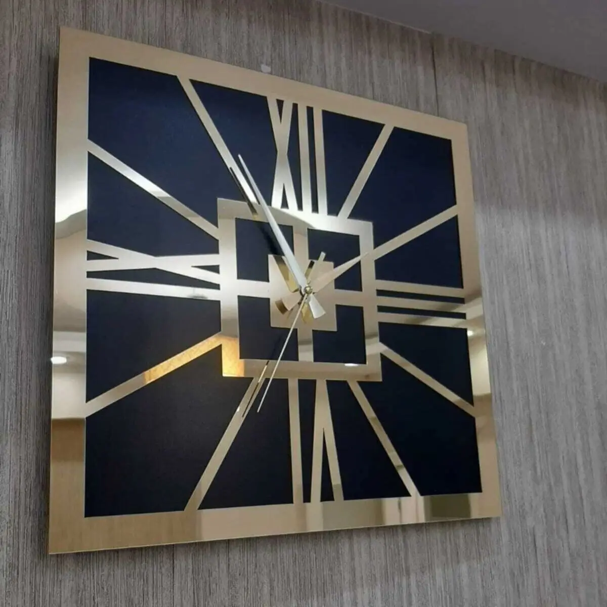 Golden Yellow Wall Clock Decorative Mirrored Plexiglass Classic Roman Numeral 60x60 Cm Europe Model Modern Design Wall Clock