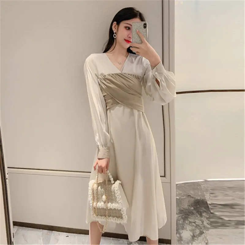 

Long sleeve dress female 2020 Korean spring new fashion temperament V-neck long fake two-piece stitching dress