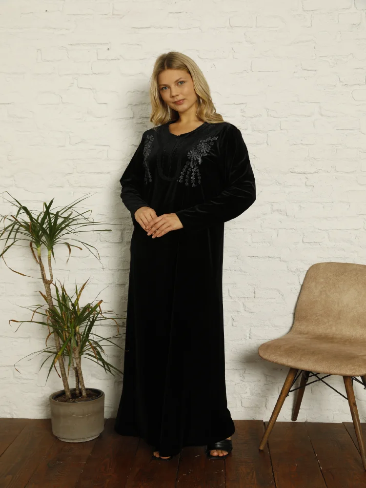 Laila 2021 New Season Autumn Winter Embroidery And Lace Detail Zipper Long Maxi Shiny Velvet Kaftan Dubai Abaya Turkey Muslim Fashion Hijab Dress