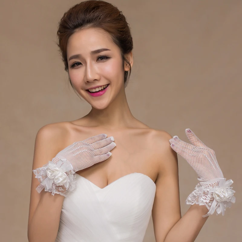 CloverBridal 2022 Summer Short White Wrist Length Finger Net Bride Gloves with Flowers In Stock Wedding Accessories G9997