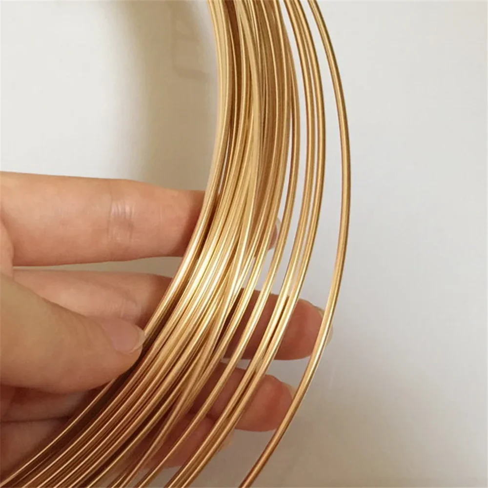 Miękkie lub półtwarde okrągłe druty wypełnione 14-karatowym złotem Grubość od 0,25 mm do 2,06 mm Długość 3,28 stóp (około 1 metr)