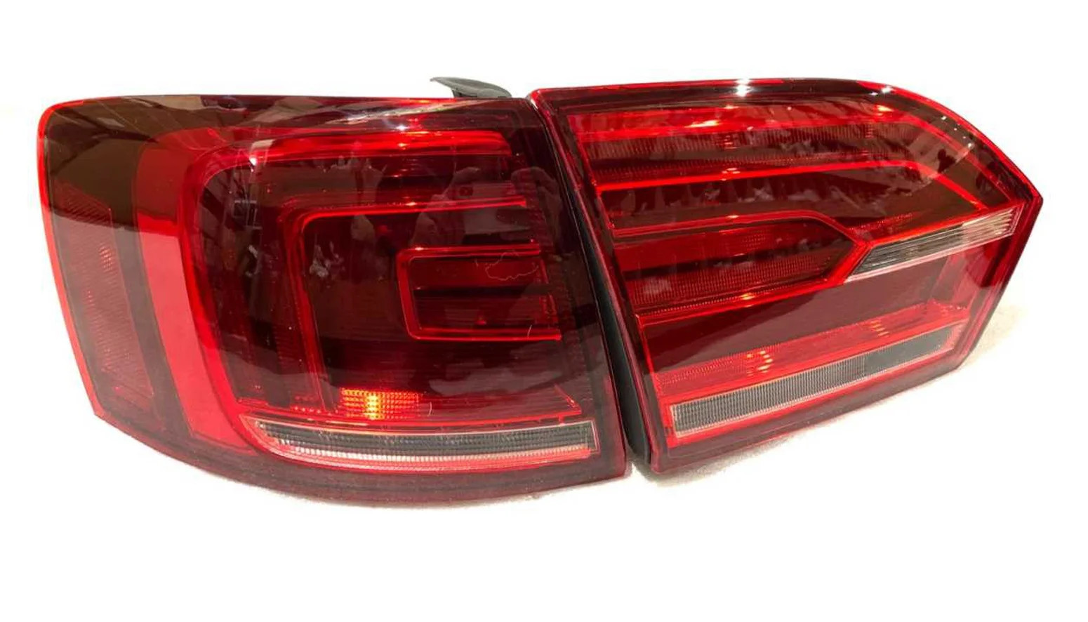 Taillight Assembly For Volkswagen Jetta 2012-2014 LED Running Light Turn Signal LED Taillight High Quality